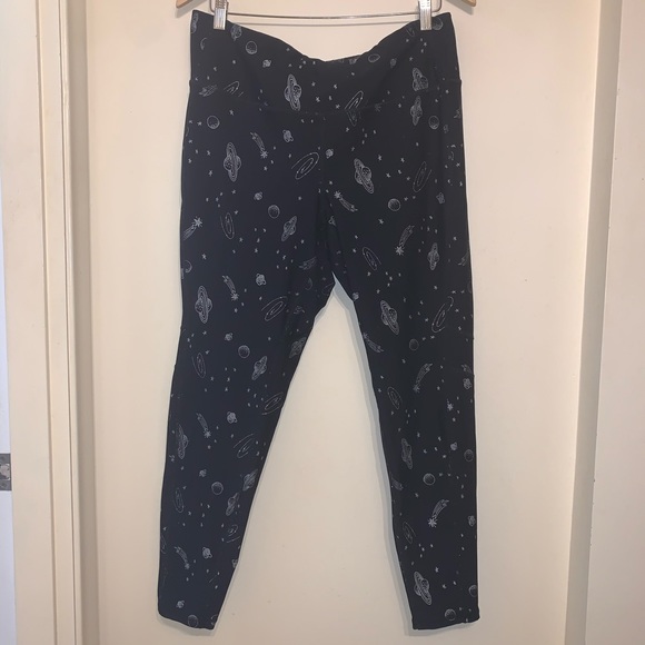 Torrid 'Space Jam' Black Active Leggings Size 2 - Picture 3 of 8